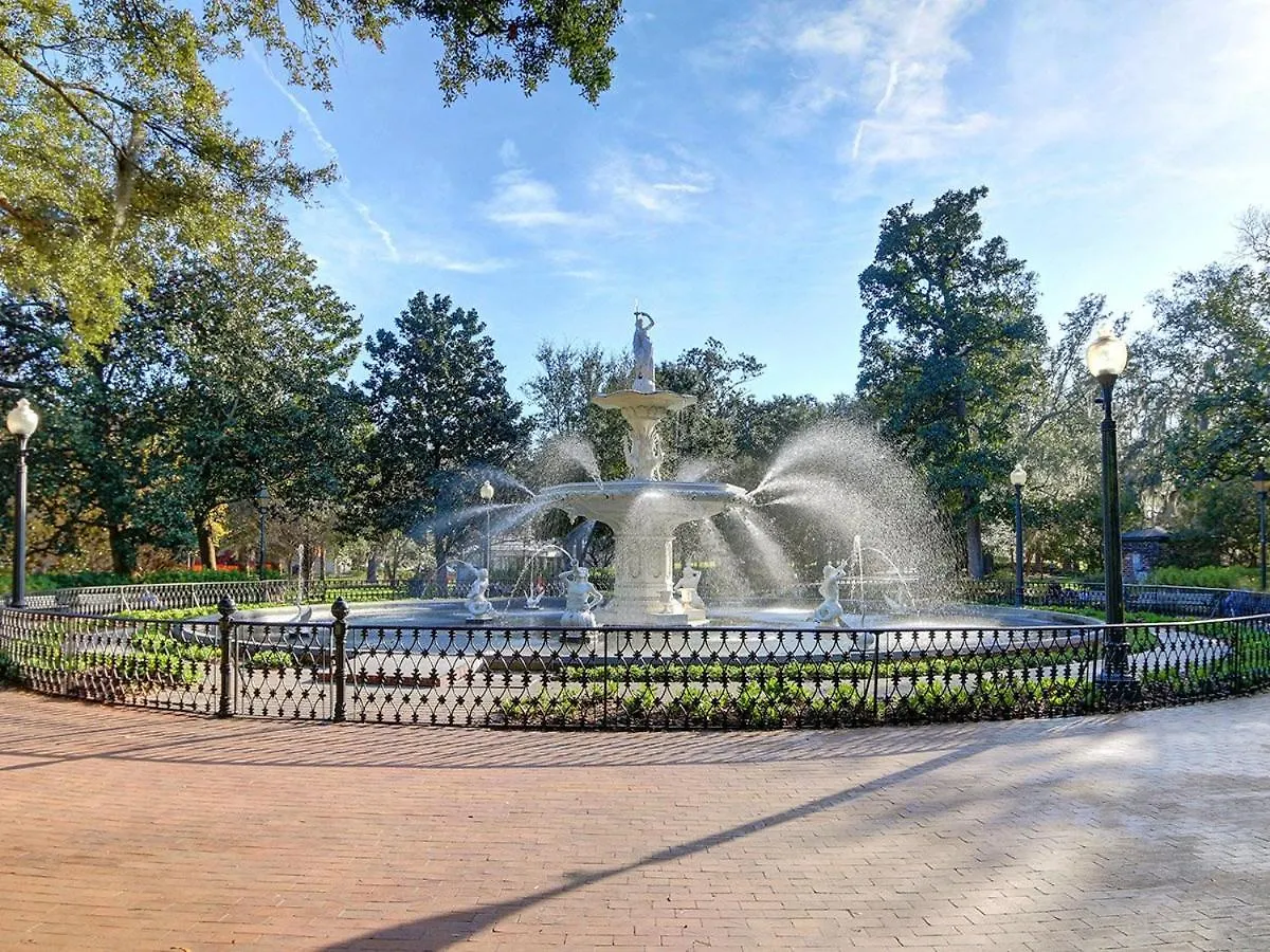 Comfortable Executive Rental By The Park Heated Pool Access 1394 Savannah 0*,