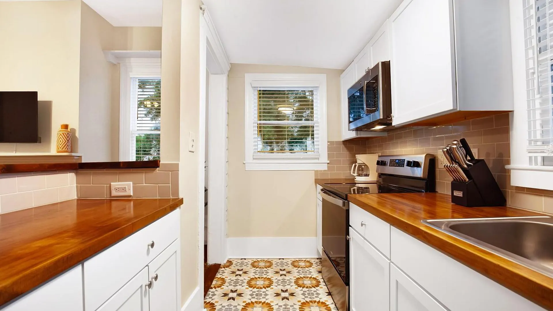 Comfortable Executive Rental By The Park Heated Pool Access 1394 Savannah Casa de Férias