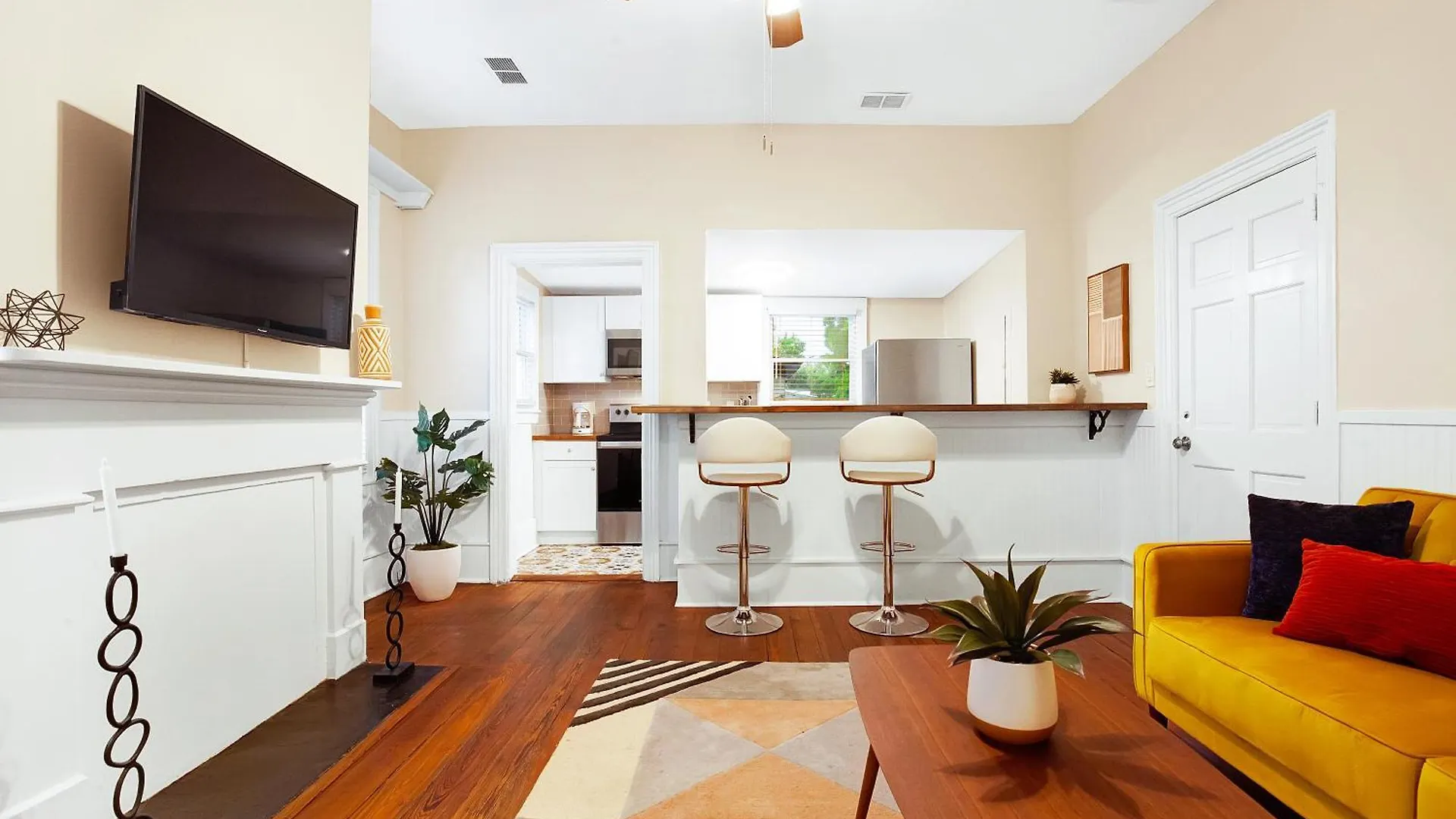 Comfortable Executive Rental By The Park Heated Pool Access 1394 Savannah